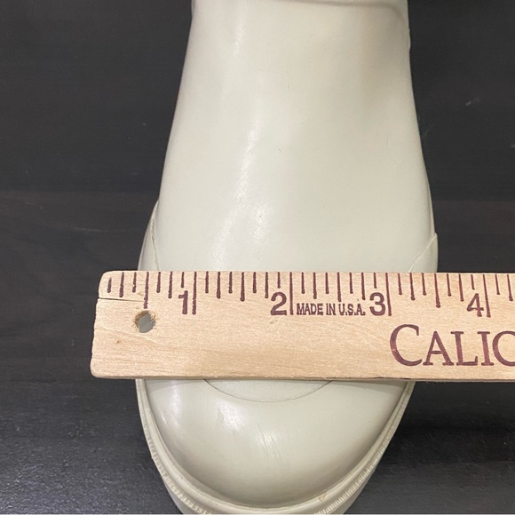 MICHAEL Michael Kors Beige Sand Textured Rubber Lugged Soles Rain Boots Size 8 - Picture 11 of 16